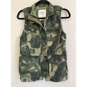 Abercrombie & Fitch Camouflage 100% Cotton Vest Size S, Zipper & Button closure